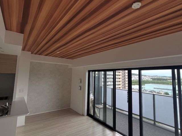 【壁紙施工歴20年】インテリアデザイナー 壁紙のご提案可能！ ☆お見積り無料☆サービスの画像