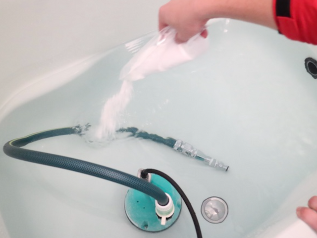 専用薬剤を使用！「浴室追い焚き配管除菌洗浄」！！