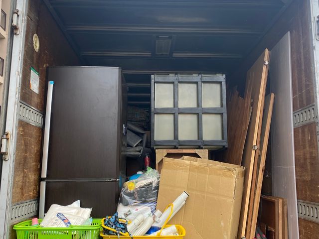 軽トラでは乗り切らない、でも2tもいらない…。お任せください！減額ありきです！