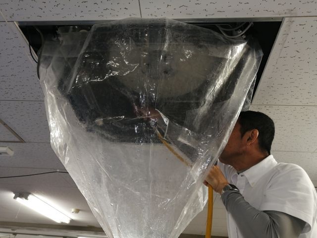 徹底洗浄！年間1200台 安心のエコ洗剤 業務用エアコン洗浄12000円から