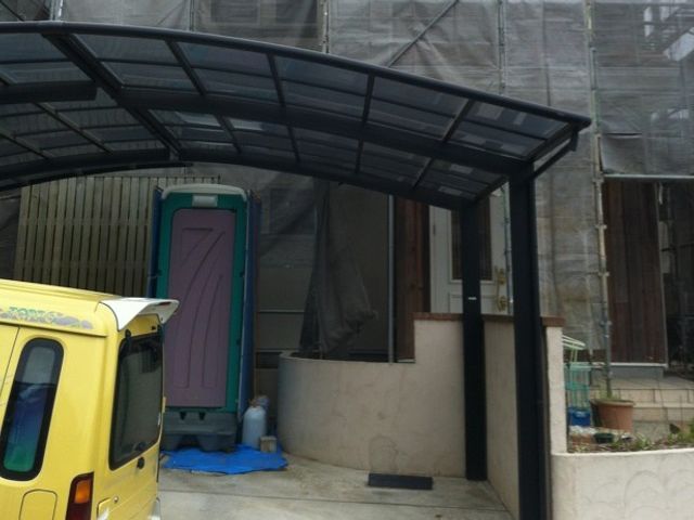 カーポートをキレイにします！