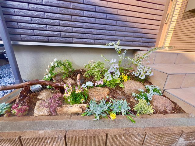 可愛いきゅんっとする花壇や寄せ植えを得意としておりますので、ぜひお試しください