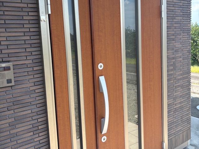低価格で玄関ドアをリニューアル