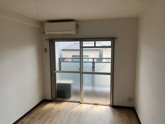 お引越し前の現状回復　ペットの引っ掻き傷などの補修　内装工事全対応サービスの画像