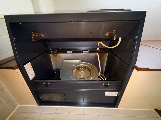 ◎毎日使う換気扇だから、定期的にプロ清掃！◎ベタベタ油汚れ、分解洗浄でスッキリ！
