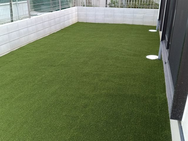 下地作りから　防草シート、人工芝まで綺麗な作業を致します！