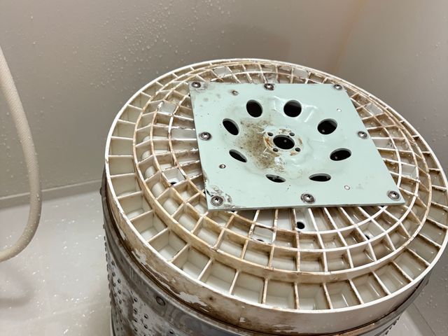 【店長訪問】床の養生から仕上がり確認まで安心の縦型洗濯機クリーニング