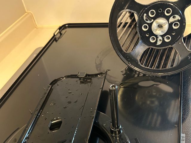 女性スタッフ訪問｜レンジフード・換気扇分解クリーニング｜丁寧仕上げ