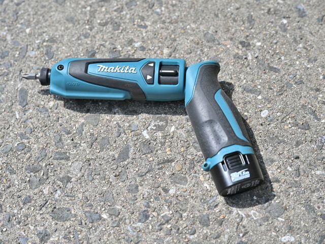 ／カラーボックス組み立て専門店◆第二種電気工事士の女性職人