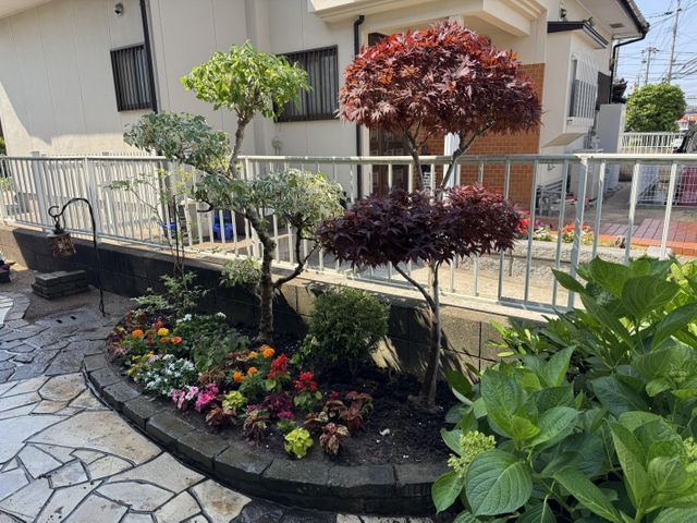 《作業外注一切なし》《女性スタッフ在籍》一級造園施工管理技士がお庭を鮮やかに！