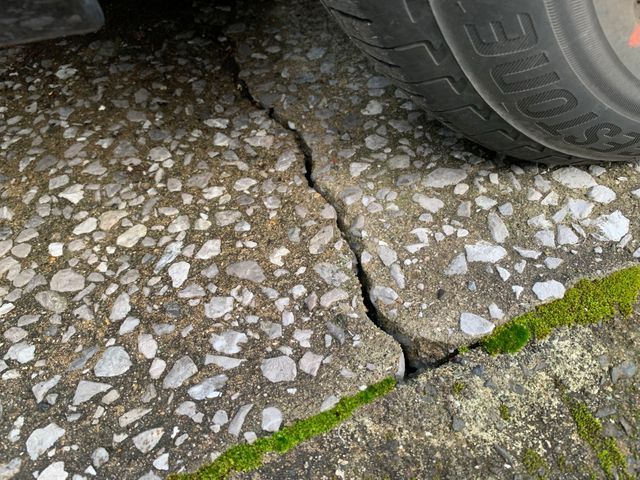 ひび割れたコンクリートの補修