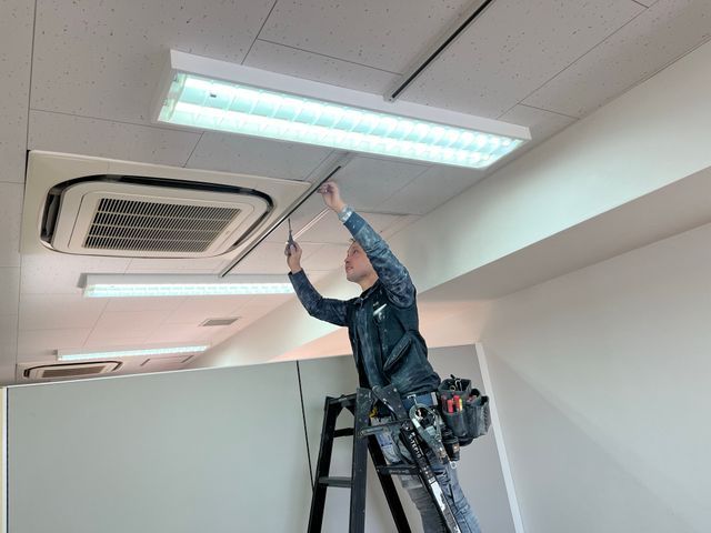 室内レイアウト最適化・熟練電工サービス！！　お気軽にお問合せください！