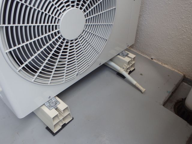 隠蔽配管工事工事対応　業務実績35年、地元密着!量販店とは一味違う室外機周り