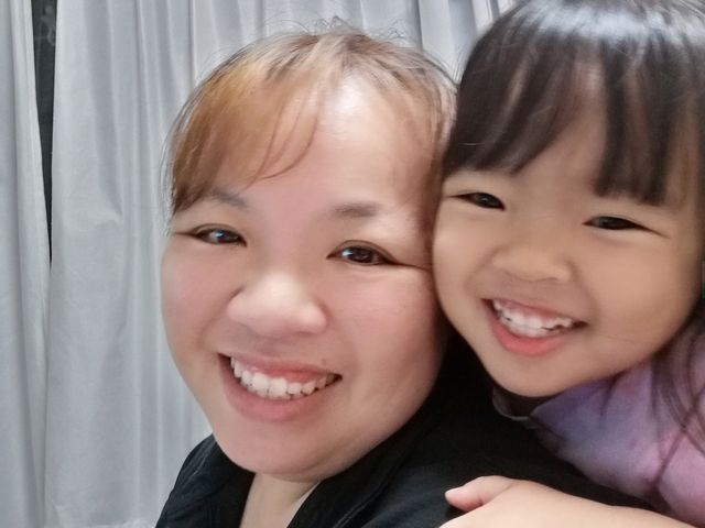 写真の私がお伺いさせていただきます。