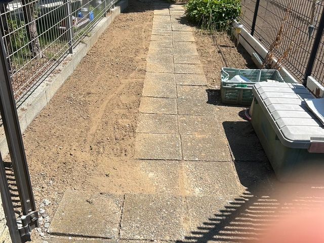 草むしり〔手作業〕お庭や玄関先、駐車場の草むしり手作業で丁寧に綺麗します‼