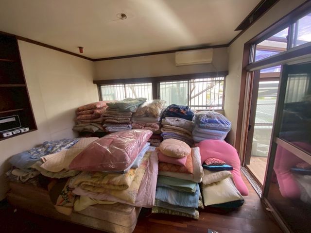 遺品整理、ご不要物の仕分け作業、笑顔で明るいスタッフがお伺いします！サービスの画像