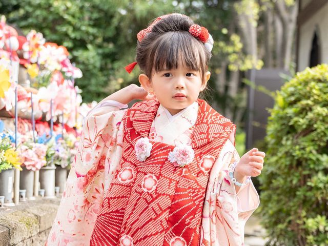 成長したお子様が見るお写真《その時の親御様のキモチの伝わるお宮参り》を撮影します