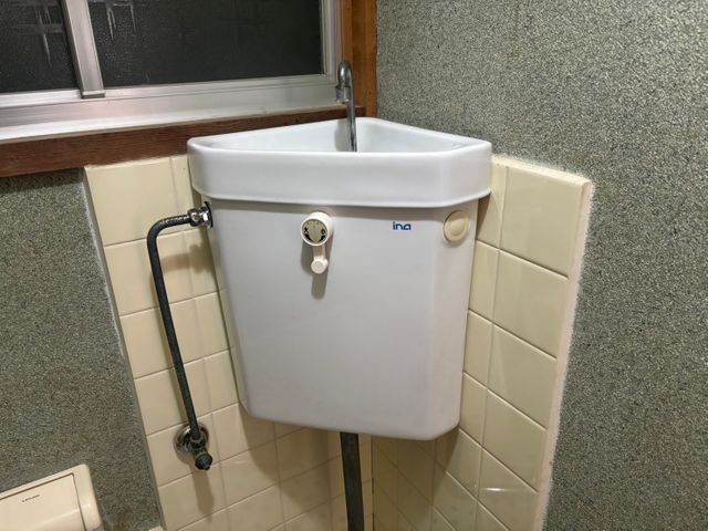 トイレ水漏れ修理、タンク内水量調整