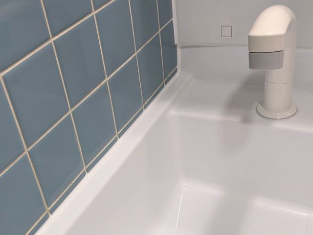 キッチン、浴室、洗面台など水まわりの　コーキング新設、打ち替え。