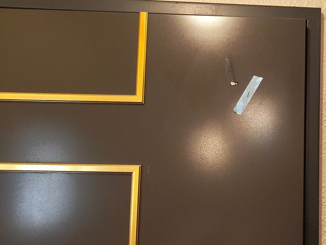 玄関ドア塗装　凹み等の補修〜再塗装まで施工可能です！