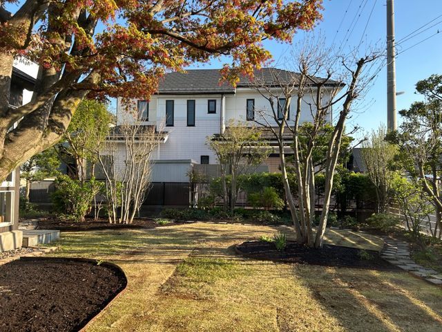 プロの技術でご満足いただけるように心を込めて作業いたします。人工芝も対応可能です