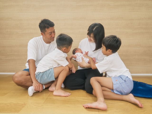 今しかない新しい家族の時間を、自然な写真に残します