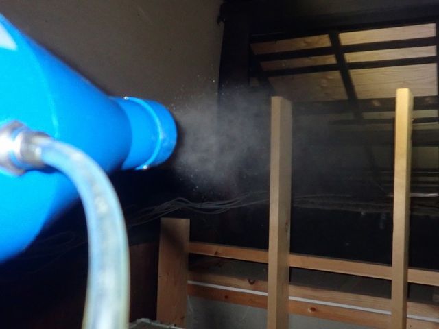 茨木より。ネズミの駆除からダニ等の消毒とブロック処理１ヶ所の安心セットで施工。