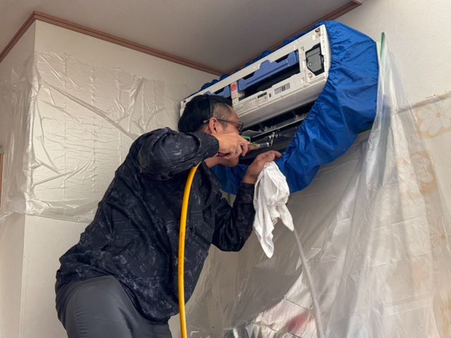 【今夏新規出店】エアコンの汚れや嫌な臭い・カビを解決！法人で安心 / 損保加入済