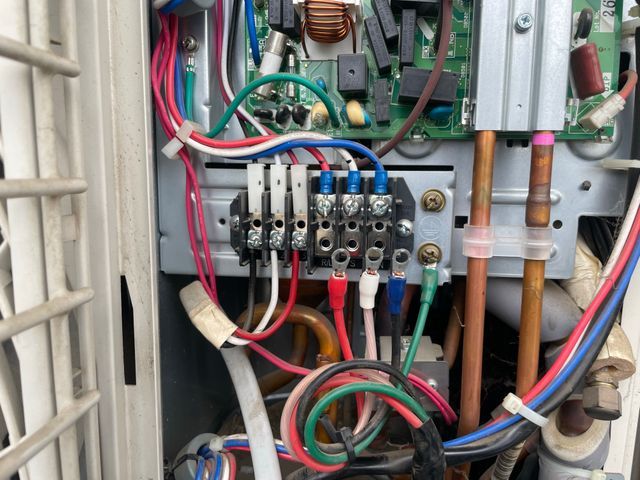 大手メーカーでの修理経験あり。第一種電気工事士、冷媒回収、ガス溶接等の資格あり