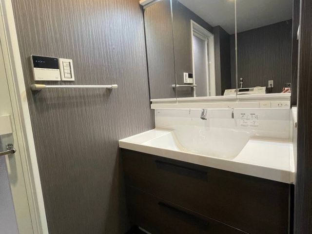 洗面台交換、条件により色々提案致します。ご相談ください！カード決済OK