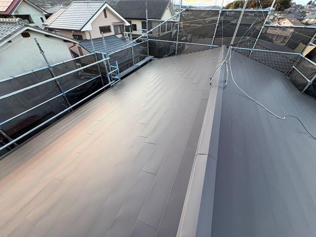 時間外・地域外相談OK！雨漏り、屋根の破損等何でもご相談下さい！