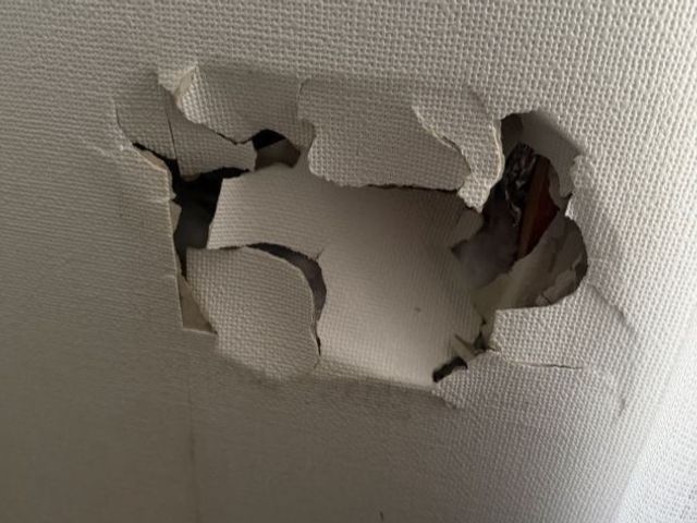 壁に穴が！困る前にご相談ください！