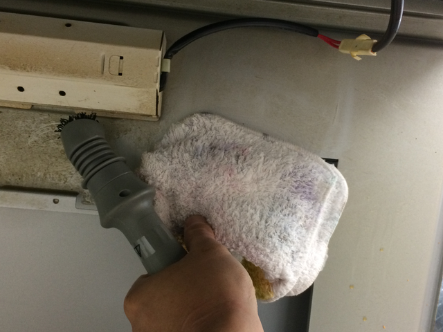 【換気扇徹底クリーニング】油汚れを徹底的に除去！