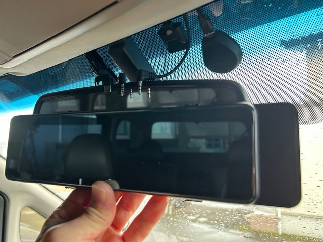 なるべく配線は隠して、見た目スッキリにします。