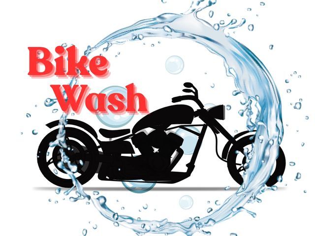 ホイール・マフラー・細かな部分まで丁寧に汚れを落として、輝きとツヤを復活！