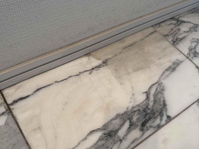 玄関タイルクリーニング！迅速丁寧に作業いたします！