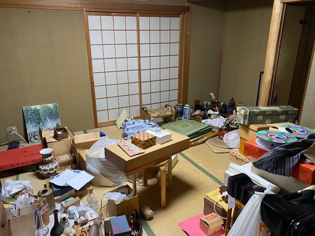 遺品整理、生前整理、断捨離、年末の大掃除、お手伝いさせて下さい！買取やってます！サービスの画像