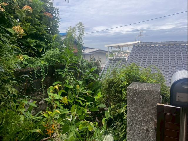 《作業外注一切なし》《女性スタッフ在籍》一級造園施工管理技士がお庭をスッキリ！