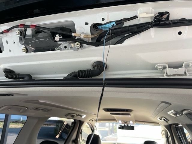 なるべく配線は隠して、見た目スッキリにします。