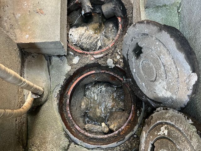 管内カメラでのチェックも行います！経験と知識を活かして迅速丁寧に作業いたします！