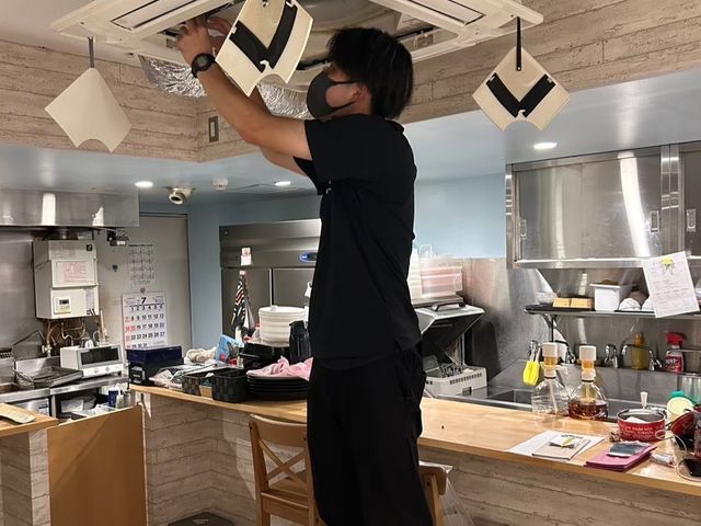 クリニックや商業施設のエアコン清掃も行ってます。腕に自信ありです。