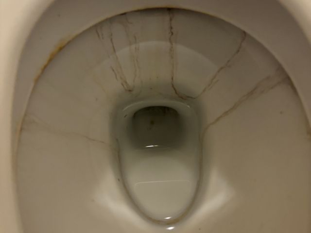 トイレクリーニング｜尿石・黒ずみ・ニオイを徹底除去