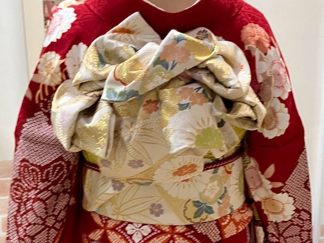 20年以上の経験に裏打ちされた、美しさと着心地の良さを両立させる丁寧な着付け。