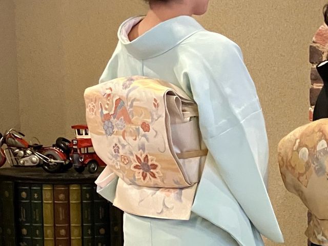20年以上の経験に裏打ちされた、美しさと着心地の良さを両立させる丁寧な着付け。