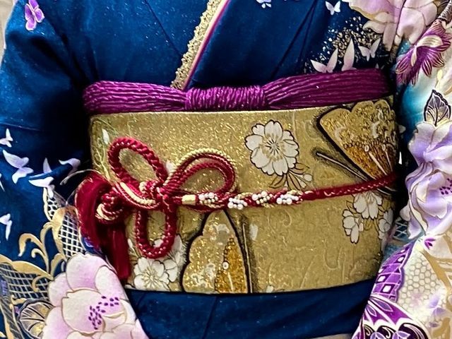 20年以上の経験に裏打ちされた、美しさと着心地の良さを両立させる丁寧な着付け。