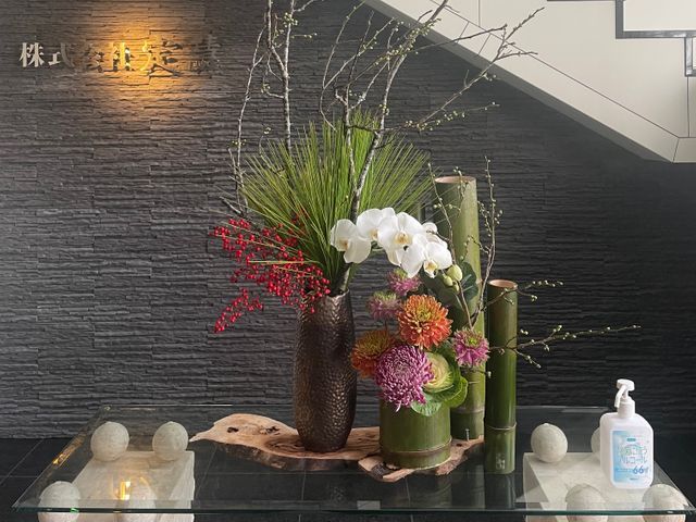 ご自宅、各種会場でのお花の装飾　　　　花束のご依頼お任せ下さい