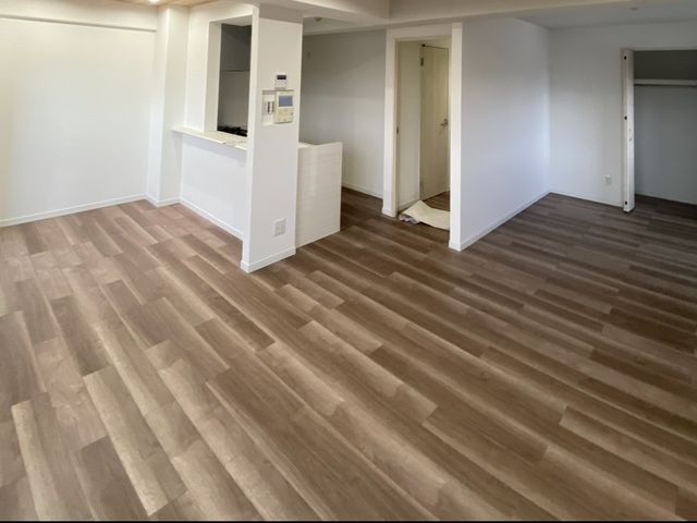 フロアタイル施工のことならお任せください！