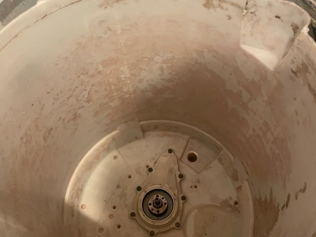 【実績多数有】完全分解でカビ臭根こそぎ除去！プロの洗濯槽クリーニング