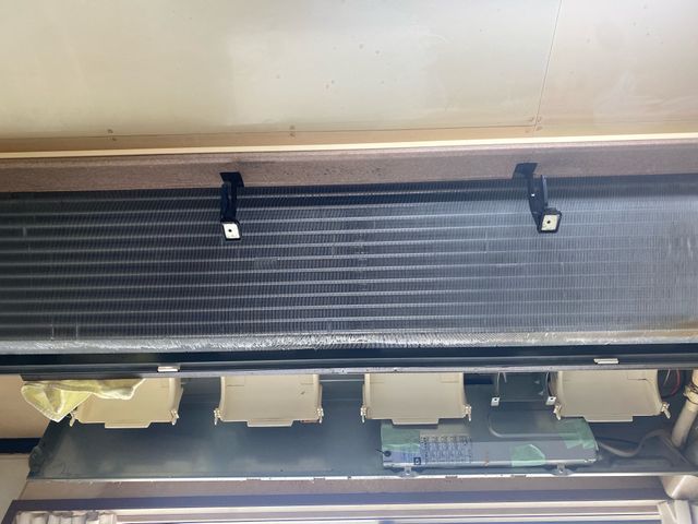 【天吊、天井埋込エアコン】業務用エアコン笑顔でクリーニングします！