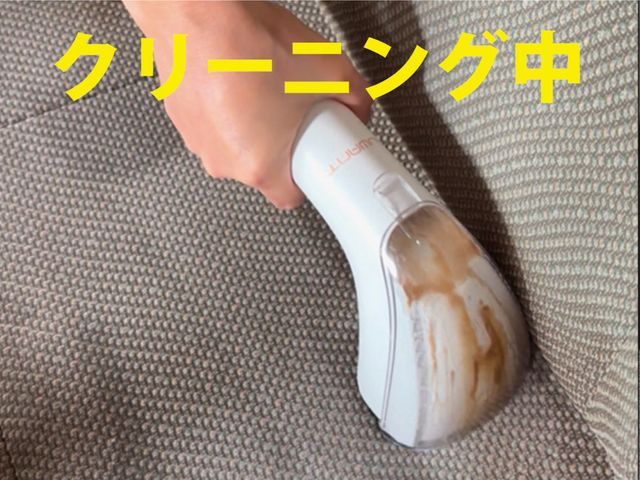 掃除機とリンサーを使用した車内清掃で快適車内空間に